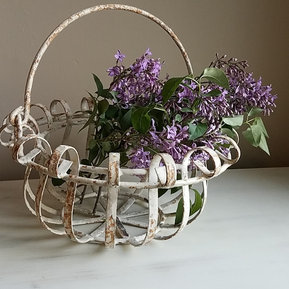 Other - Farmhouse Basket Rustic Metal Decor